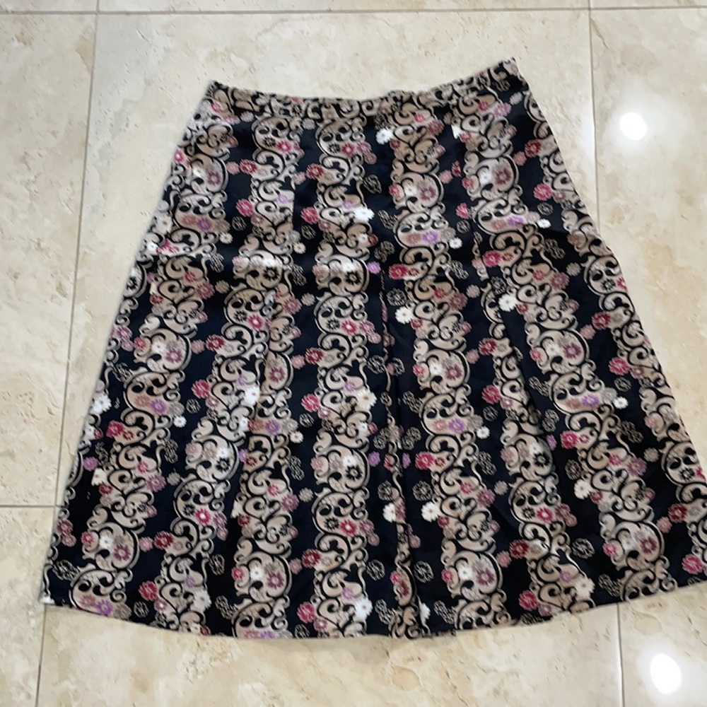 NWOT Size 4 silk floral skirt